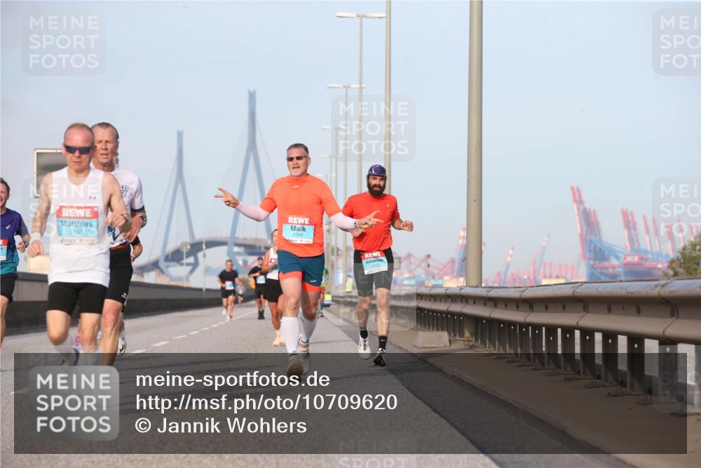 03.10.2026 - Köhlbrandbrückenlauf Jannik Wohlers http://msf.ph/oto/10709620 03.10.2026 09:42:09 Position 3 2195, 2355 meine-sportfotos.de