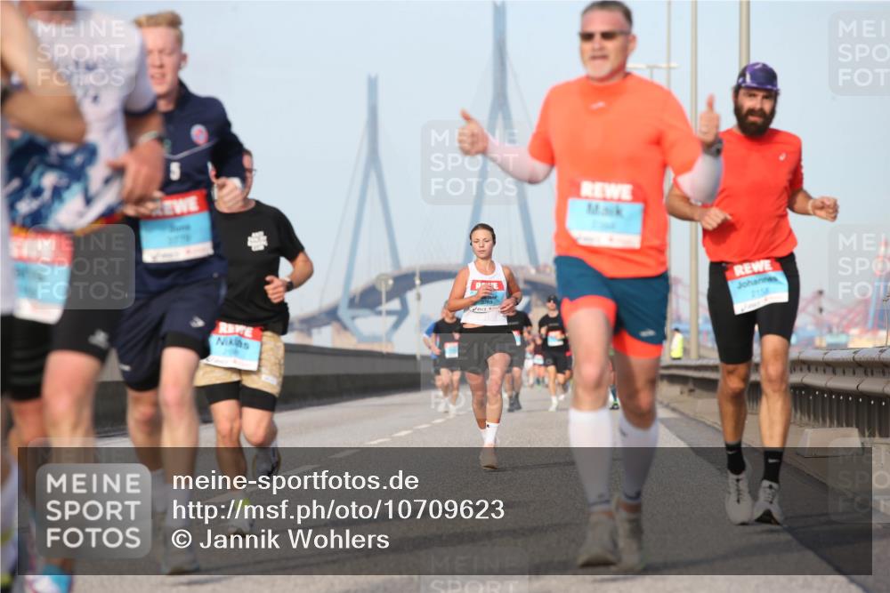 03.10.2026 - Köhlbrandbrückenlauf Jannik Wohlers http://msf.ph/oto/10709623 03.10.2026 09:42:11 Position 3 36, 3763, 2158 meine-sportfotos.de