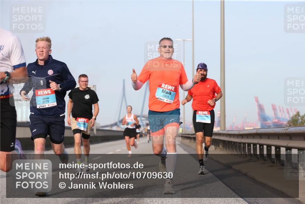 03.10.2026 - Köhlbrandbrückenlauf Jannik Wohlers http://msf.ph/oto/10709630 03.10.2026 09:42:12 Position 3 10, 5, 3779, 2355, 2155 meine-sportfotos.de