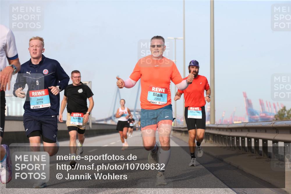 03.10.2026 - Köhlbrandbrückenlauf Jannik Wohlers http://msf.ph/oto/10709632 03.10.2026 09:42:12 Position 3 5, 3779, 2355, 2155 meine-sportfotos.de