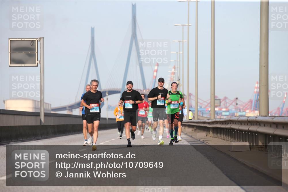 03.10.2026 - Köhlbrandbrückenlauf Jannik Wohlers http://msf.ph/oto/10709649 03.10.2026 09:42:19 Position 3  meine-sportfotos.de