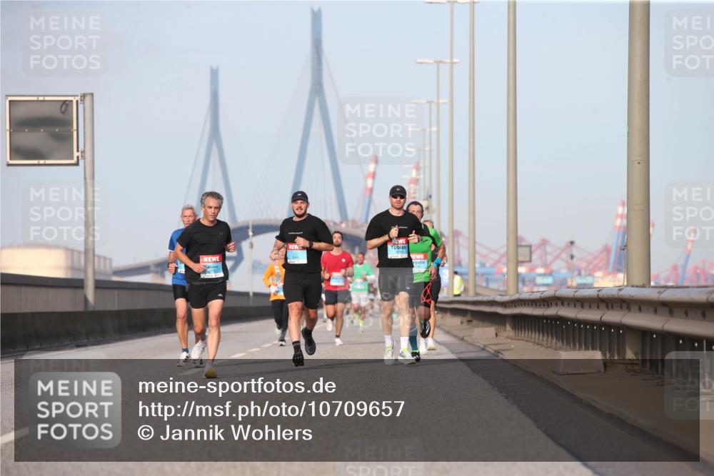 03.10.2026 - Köhlbrandbrückenlauf Jannik Wohlers http://msf.ph/oto/10709657 03.10.2026 09:42:19 Position 3  meine-sportfotos.de