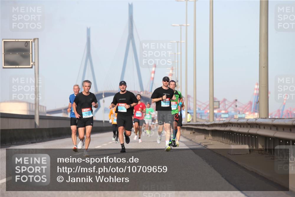 03.10.2026 - Köhlbrandbrückenlauf Jannik Wohlers http://msf.ph/oto/10709659 03.10.2026 09:42:19 Position 3  meine-sportfotos.de