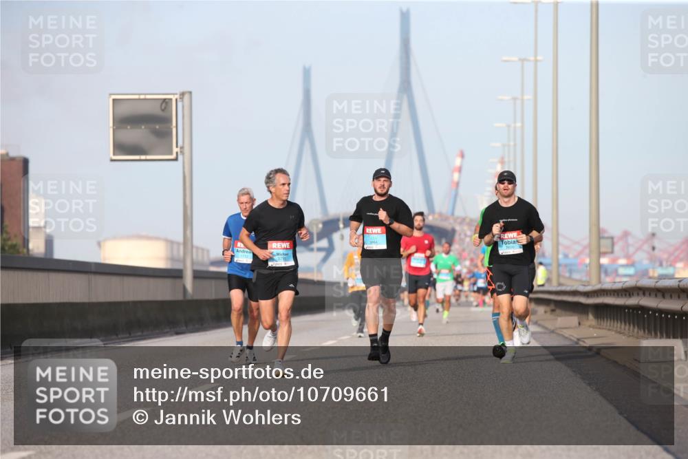 03.10.2026 - Köhlbrandbrückenlauf Jannik Wohlers http://msf.ph/oto/10709661 03.10.2026 09:42:21 Position 3 1712, 3791 meine-sportfotos.de