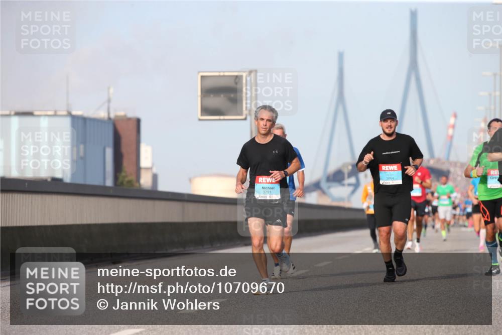 03.10.2026 - Köhlbrandbrückenlauf Jannik Wohlers http://msf.ph/oto/10709670 03.10.2026 09:42:22 Position 3 3864, 3791 meine-sportfotos.de