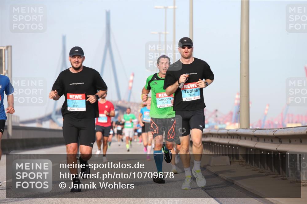 03.10.2026 - Köhlbrandbrückenlauf Jannik Wohlers http://msf.ph/oto/10709678 03.10.2026 09:42:24 Position 3 3864, 2046, 2656 meine-sportfotos.de
