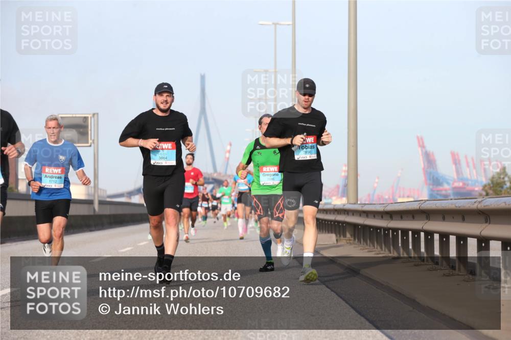 03.10.2026 - Köhlbrandbrückenlauf Jannik Wohlers http://msf.ph/oto/10709682 03.10.2026 09:42:25 Position 3 1712, 3864, 2046, 2656 meine-sportfotos.de