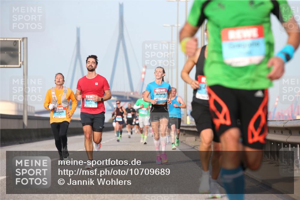 03.10.2026 - Köhlbrandbrückenlauf Jannik Wohlers http://msf.ph/oto/10709689 03.10.2026 09:42:28 Position 3 2356, 1290, 1523 meine-sportfotos.de
