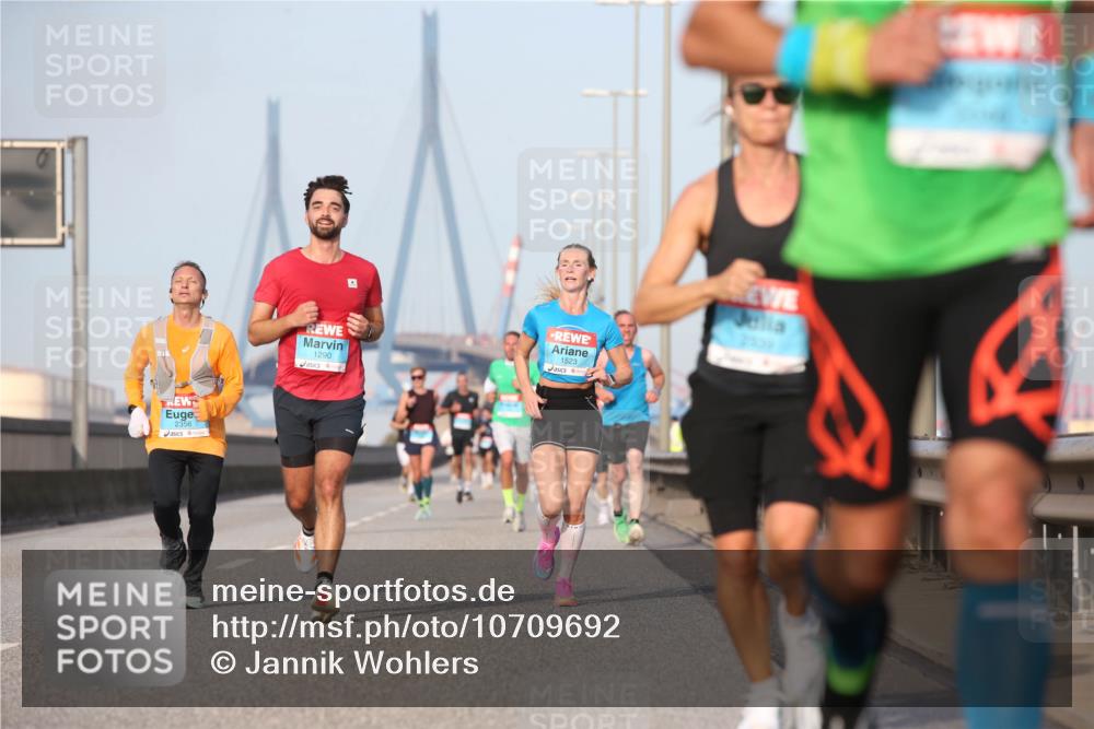 03.10.2026 - Köhlbrandbrückenlauf Jannik Wohlers http://msf.ph/oto/10709692 03.10.2026 09:42:28 Position 3 2356, 1290, 1523 meine-sportfotos.de