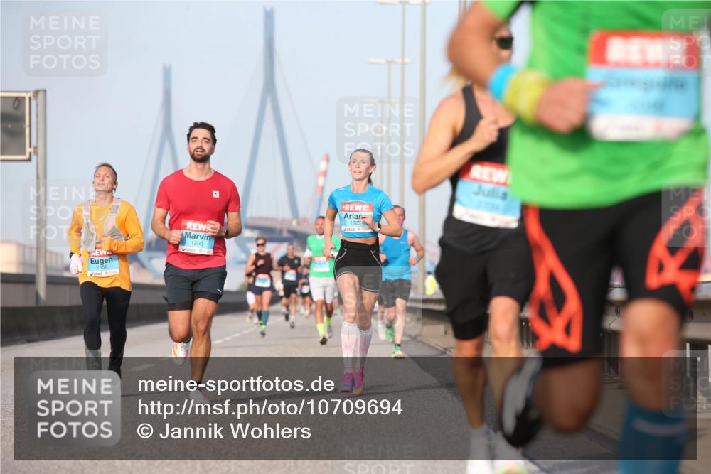 03.10.2026 - Köhlbrandbrückenlauf Jannik Wohlers http://msf.ph/oto/10709694 03.10.2026 09:42:28 Position 3 2356, 1290, 1523 meine-sportfotos.de