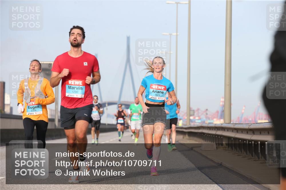 03.10.2026 - Köhlbrandbrückenlauf Jannik Wohlers http://msf.ph/oto/10709711 03.10.2026 09:42:31 Position 3 2356, 1290, 1523 meine-sportfotos.de