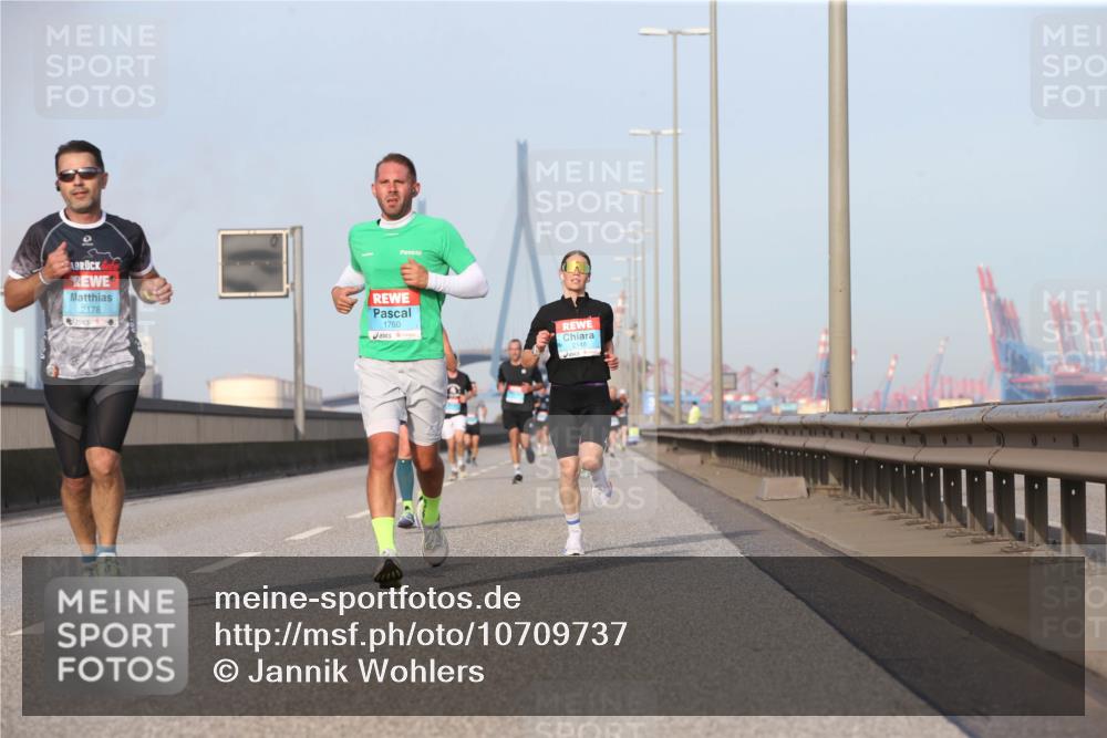 03.10.2026 - Köhlbrandbrückenlauf Jannik Wohlers http://msf.ph/oto/10709737 03.10.2026 09:42:39 Position 3 2178, 1760 meine-sportfotos.de