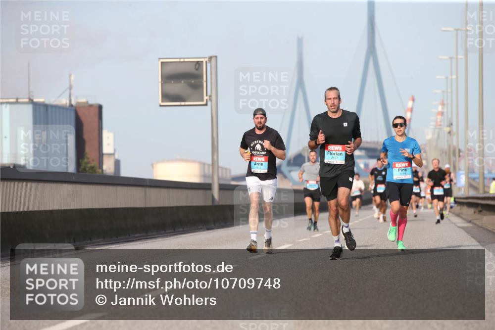03.10.2026 - Köhlbrandbrückenlauf Jannik Wohlers http://msf.ph/oto/10709748 03.10.2026 09:42:44 Position 3 1412, 2197, 1714 meine-sportfotos.de