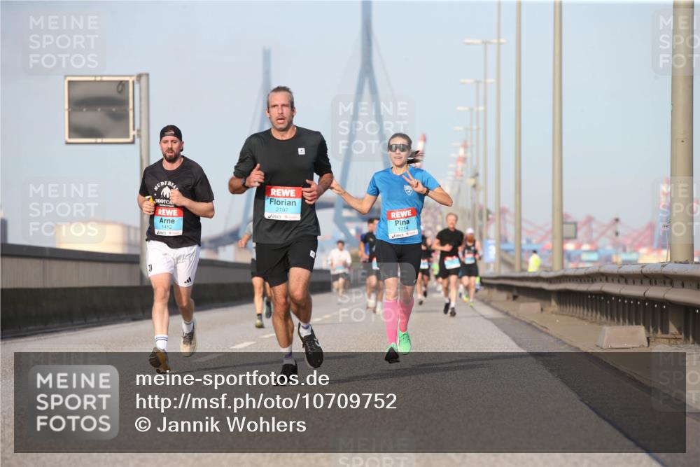 03.10.2026 - Köhlbrandbrückenlauf Jannik Wohlers http://msf.ph/oto/10709752 03.10.2026 09:42:46 Position 3 1, 1412, 2197, 1714 meine-sportfotos.de