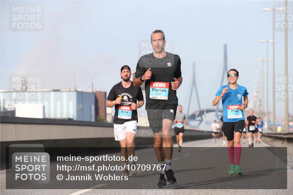 03.10.2026 - Köhlbrandbrückenlauf Jannik Wohlers http://msf.ph/oto/10709767 03.10.2026 09:42:48 Position 3 1412, 2197, 1714 meine-sportfotos.de