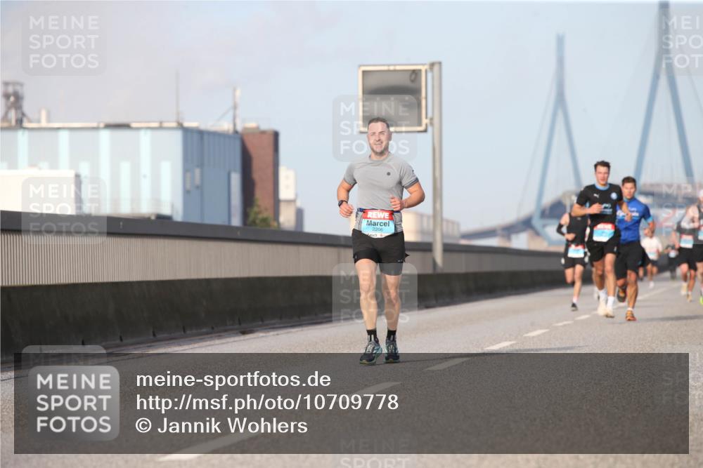03.10.2026 - Köhlbrandbrückenlauf Jannik Wohlers http://msf.ph/oto/10709778 03.10.2026 09:42:53 Position 3 2206 meine-sportfotos.de
