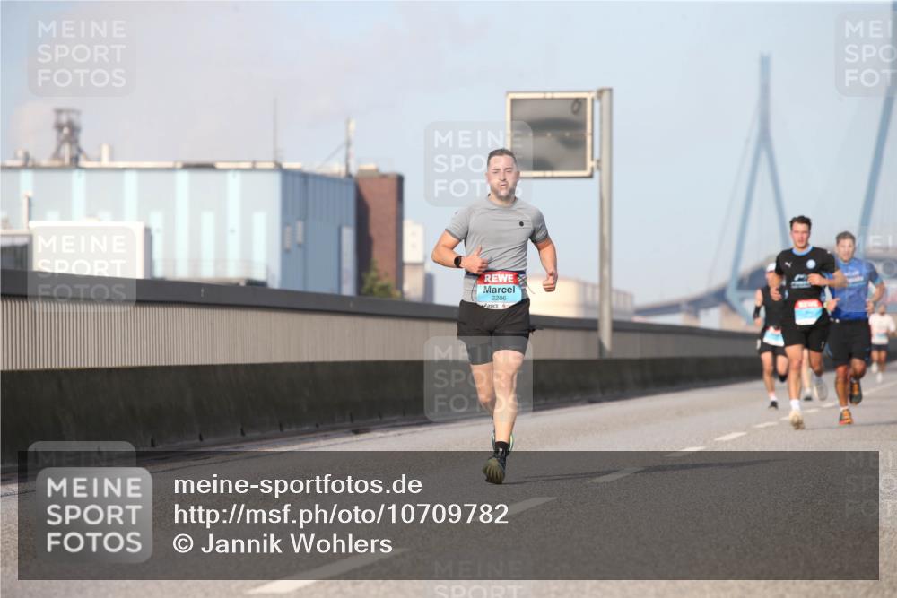 03.10.2026 - Köhlbrandbrückenlauf Jannik Wohlers http://msf.ph/oto/10709782 03.10.2026 09:42:53 Position 3 2206 meine-sportfotos.de