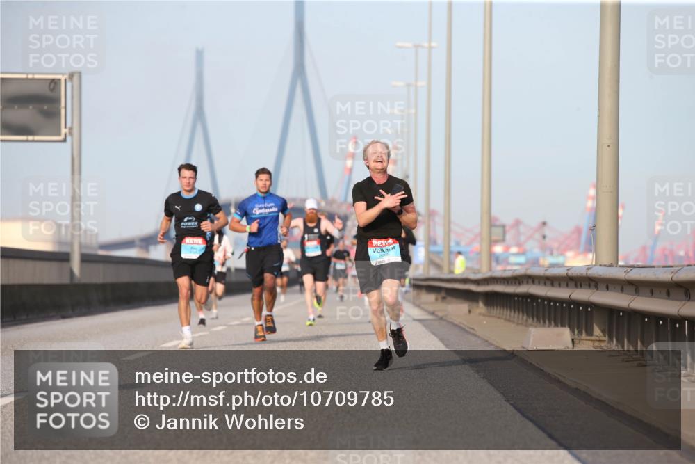 03.10.2026 - Köhlbrandbrückenlauf Jannik Wohlers http://msf.ph/oto/10709785 03.10.2026 09:42:55 Position 3 2208 meine-sportfotos.de