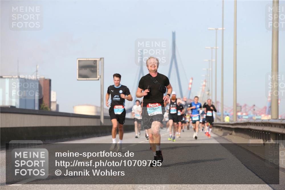 03.10.2026 - Köhlbrandbrückenlauf Jannik Wohlers http://msf.ph/oto/10709795 03.10.2026 09:42:57 Position 3 2208 meine-sportfotos.de