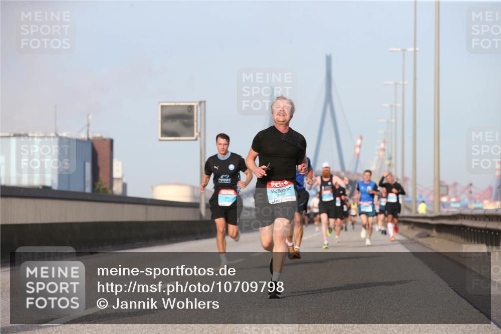 03.10.2026 - Köhlbrandbrückenlauf Jannik Wohlers http://msf.ph/oto/10709798 03.10.2026 09:42:57 Position 3 2208 meine-sportfotos.de
