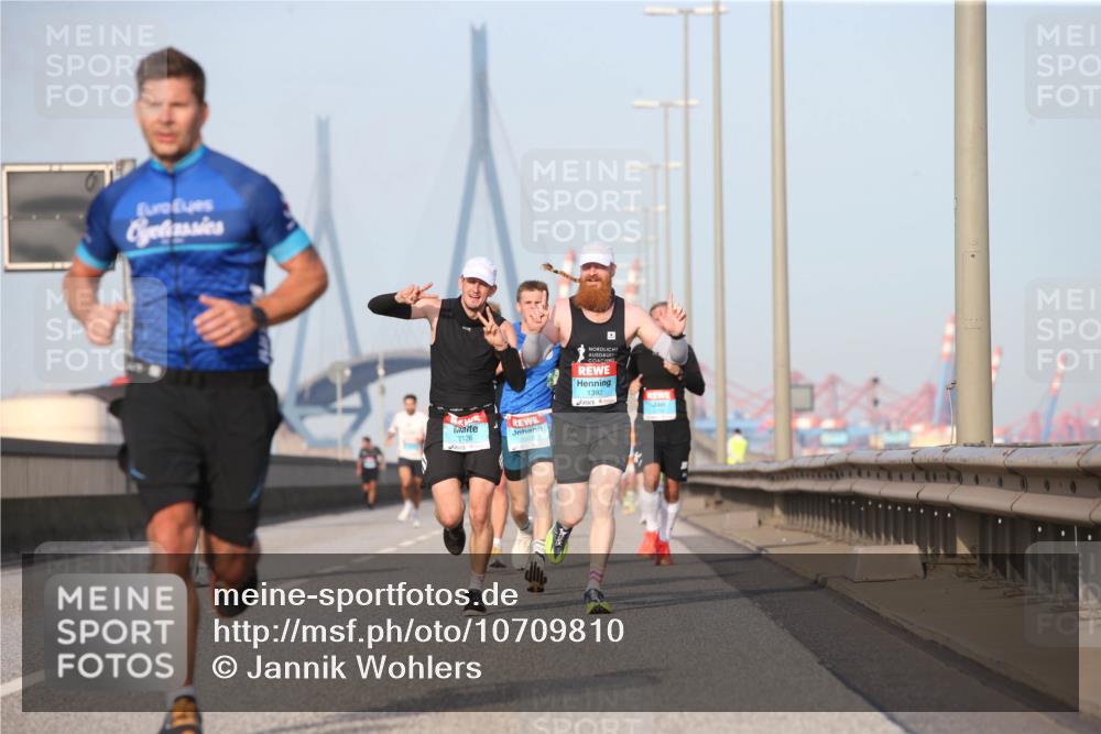 03.10.2026 - Köhlbrandbrückenlauf Jannik Wohlers http://msf.ph/oto/10709810 03.10.2026 09:43:01 Position 3 2126, 1392 meine-sportfotos.de