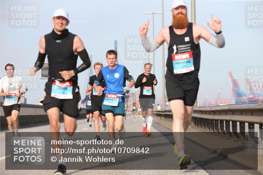 03.10.2026 - Köhlbrandbrückenlauf Jannik Wohlers http://msf.ph/oto/10709842 03.10.2026 09:43:06 Position 3 2177, 1828, 1392 meine-sportfotos.de