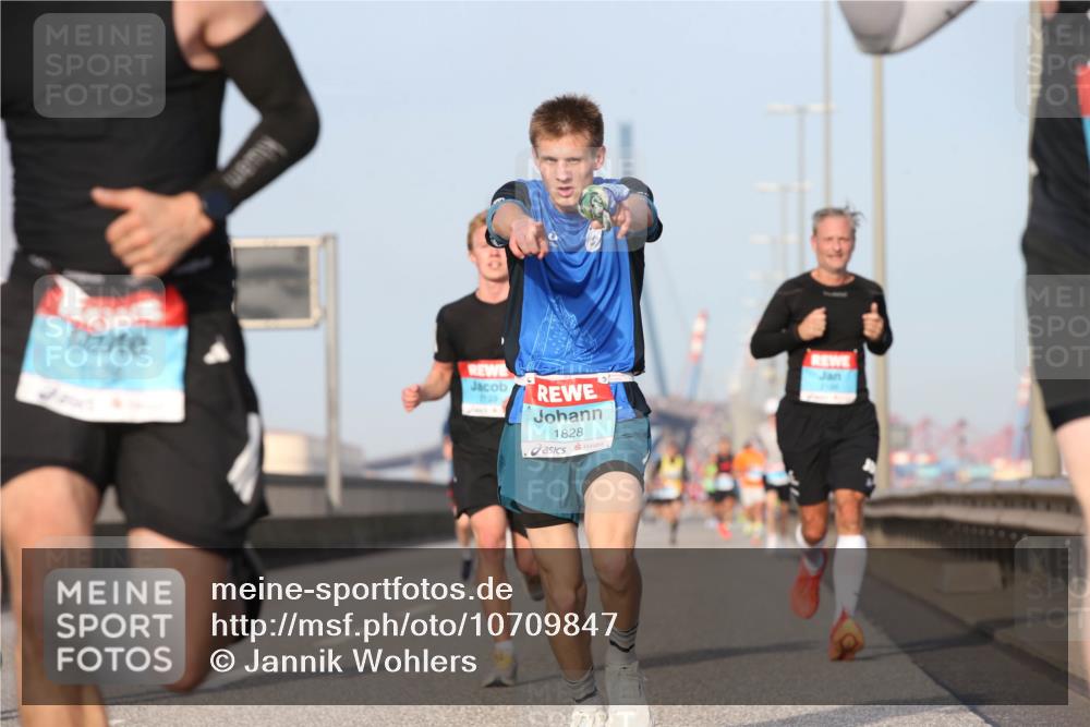 03.10.2026 - Köhlbrandbrückenlauf Jannik Wohlers http://msf.ph/oto/10709847 03.10.2026 09:43:07 Position 3 1828 meine-sportfotos.de