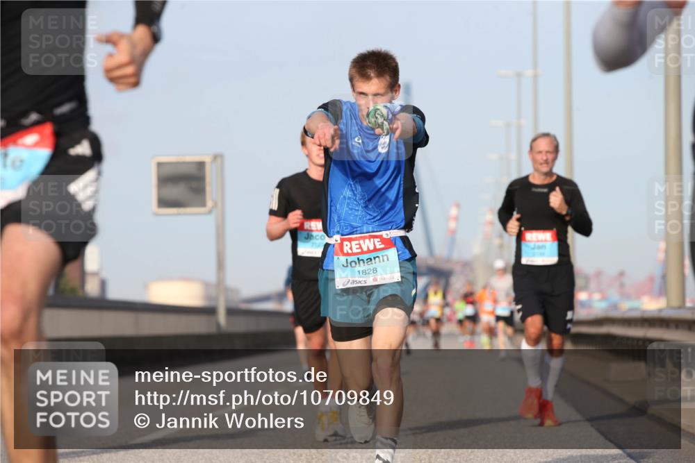 03.10.2026 - Köhlbrandbrückenlauf Jannik Wohlers http://msf.ph/oto/10709849 03.10.2026 09:43:07 Position 3 1828 meine-sportfotos.de