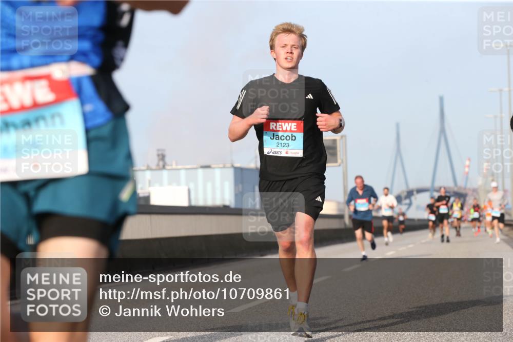 03.10.2026 - Köhlbrandbrückenlauf Jannik Wohlers http://msf.ph/oto/10709861 03.10.2026 09:43:09 Position 3 2123 meine-sportfotos.de