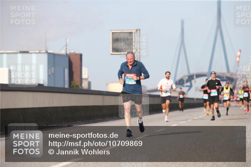 03.10.2026 - Köhlbrandbrückenlauf Jannik Wohlers http://msf.ph/oto/10709869 03.10.2026 09:43:10 Position 3 2375 meine-sportfotos.de
