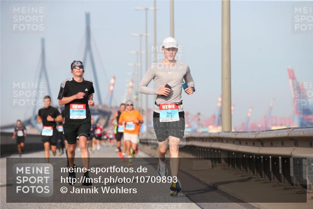 03.10.2026 - Köhlbrandbrückenlauf Jannik Wohlers http://msf.ph/oto/10709893 03.10.2026 09:43:17 Position 3 2133, 3771 meine-sportfotos.de
