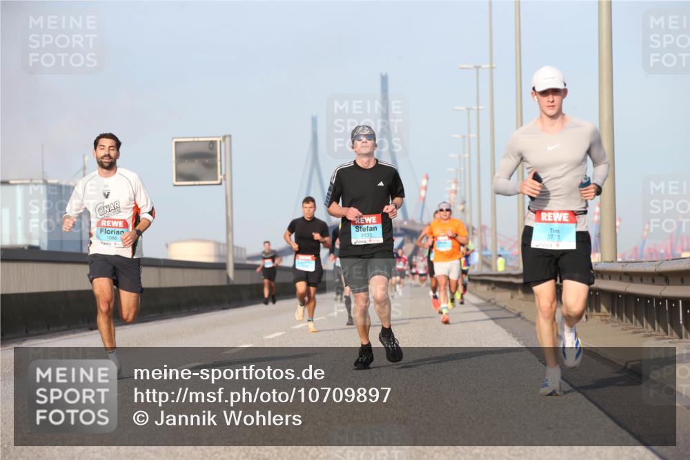03.10.2026 - Köhlbrandbrückenlauf Jannik Wohlers http://msf.ph/oto/10709897 03.10.2026 09:43:18 Position 3 1066, 2133, 3771 meine-sportfotos.de