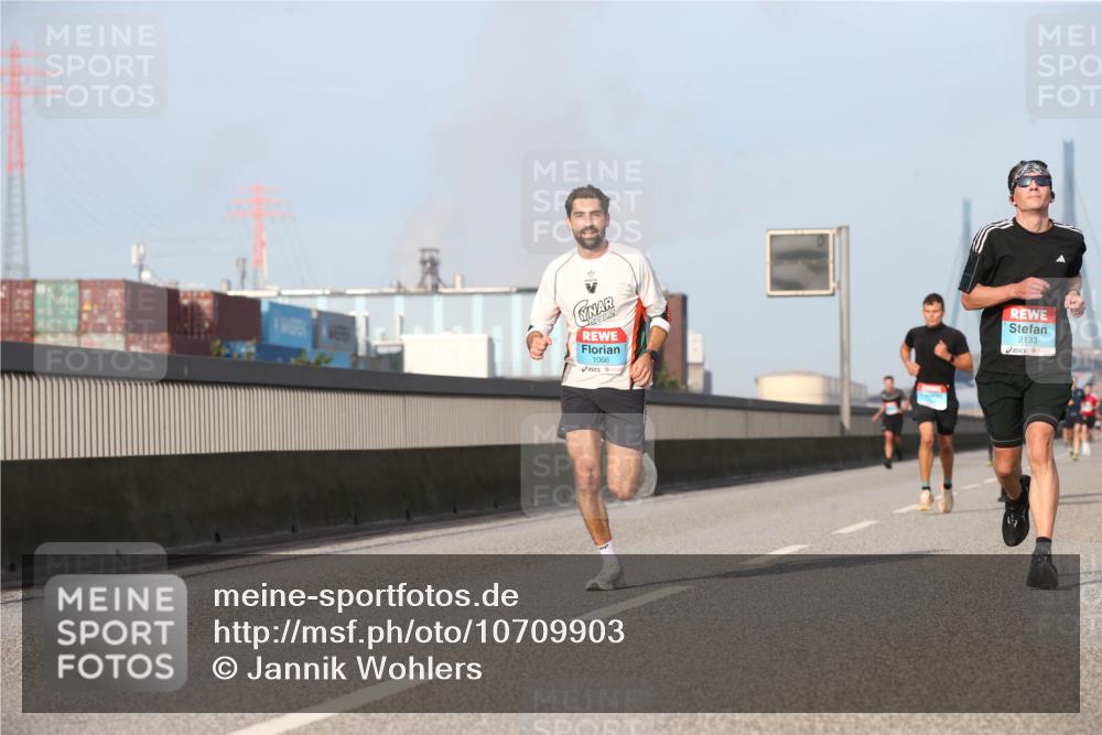 03.10.2026 - Köhlbrandbrückenlauf Jannik Wohlers http://msf.ph/oto/10709903 03.10.2026 09:43:19 Position 3 1066, 2133 meine-sportfotos.de
