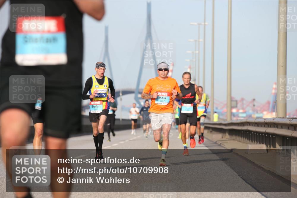 03.10.2026 - Köhlbrandbrückenlauf Jannik Wohlers http://msf.ph/oto/10709908 03.10.2026 09:43:21 Position 3 21, 1342, 2237 meine-sportfotos.de