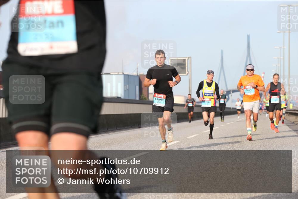 03.10.2026 - Köhlbrandbrückenlauf Jannik Wohlers http://msf.ph/oto/10709912 03.10.2026 09:43:22 Position 3 2114, 2237 meine-sportfotos.de