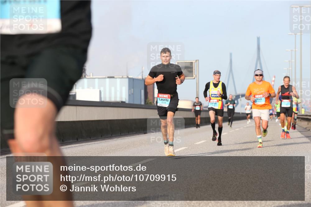 03.10.2026 - Köhlbrandbrückenlauf Jannik Wohlers http://msf.ph/oto/10709915 03.10.2026 09:43:22 Position 3 2237, 2114 meine-sportfotos.de