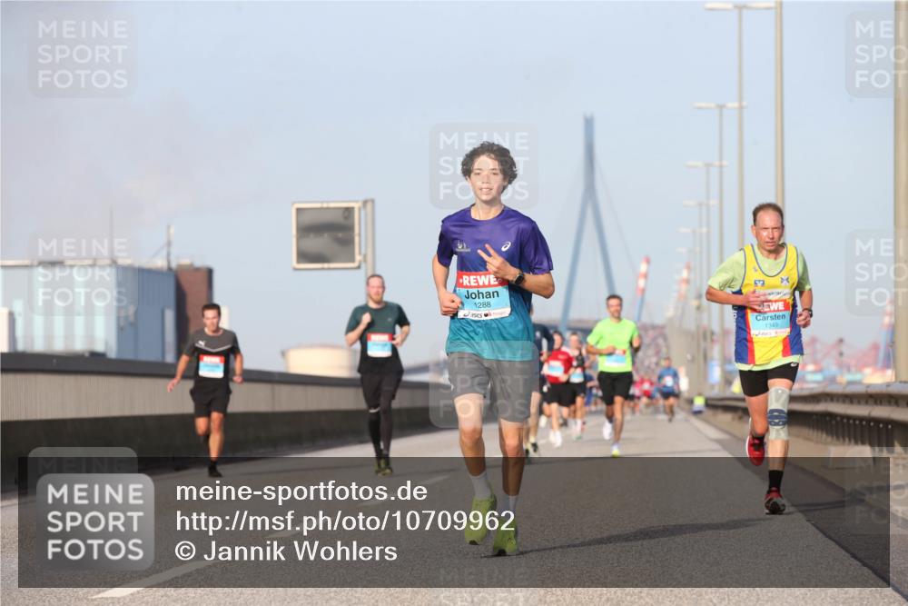 03.10.2026 - Köhlbrandbrückenlauf Jannik Wohlers http://msf.ph/oto/10709962 03.10.2026 09:43:28 Position 3 1288, 572, 1349 meine-sportfotos.de