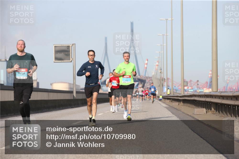 03.10.2026 - Köhlbrandbrückenlauf Jannik Wohlers http://msf.ph/oto/10709980 03.10.2026 09:43:33 Position 3 1973, 3830 meine-sportfotos.de