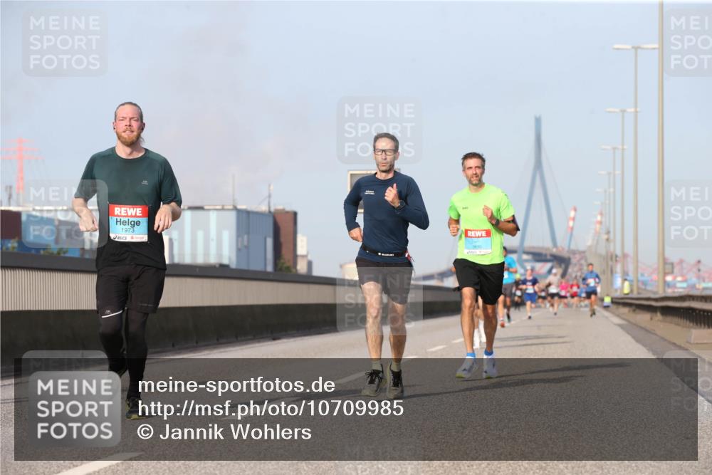 03.10.2026 - Köhlbrandbrückenlauf Jannik Wohlers http://msf.ph/oto/10709985 03.10.2026 09:43:34 Position 3 1973, 3830 meine-sportfotos.de