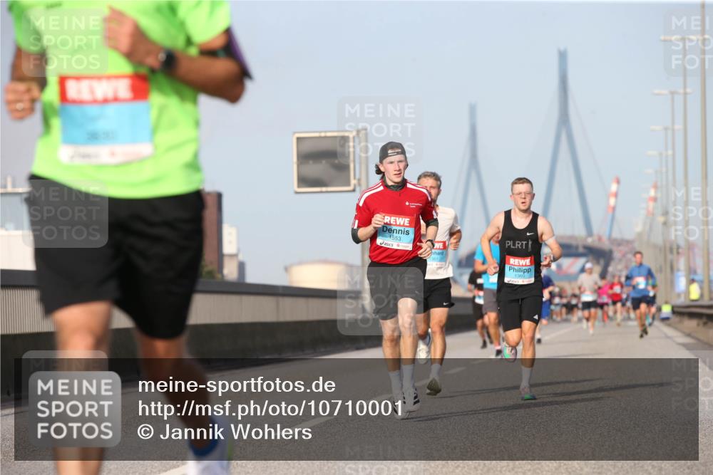 03.10.2026 - Köhlbrandbrückenlauf Jannik Wohlers http://msf.ph/oto/10710001 03.10.2026 09:43:37 Position 3 1553, 1360 meine-sportfotos.de