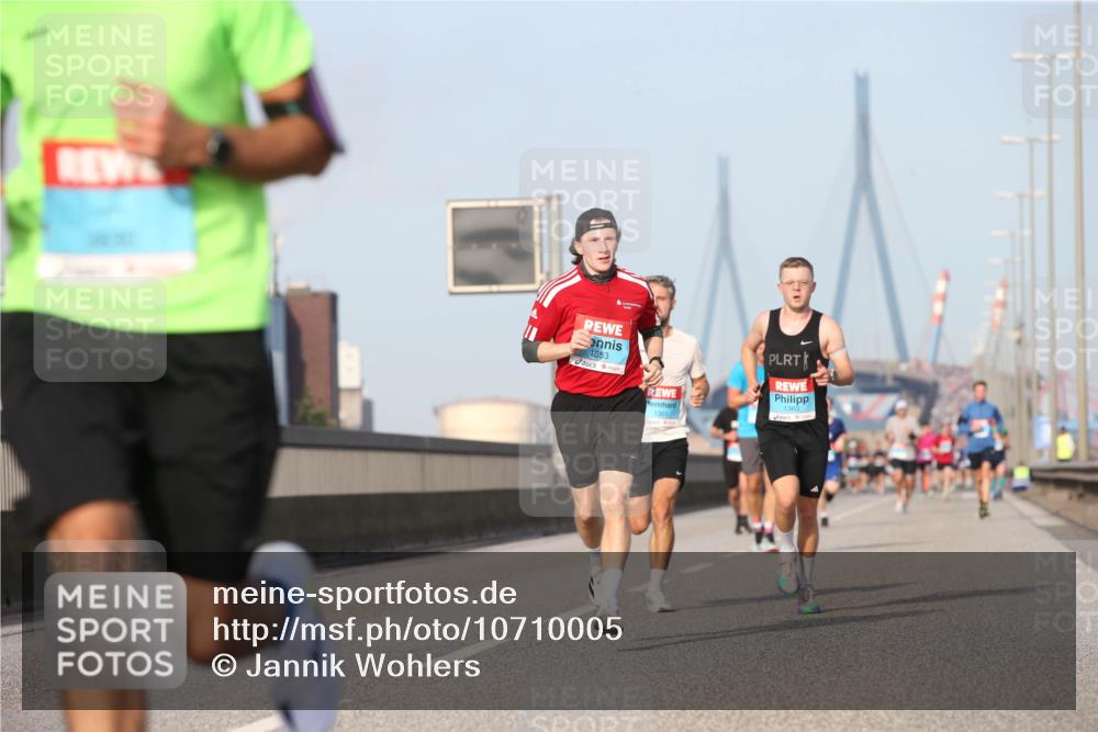 03.10.2026 - Köhlbrandbrückenlauf Jannik Wohlers http://msf.ph/oto/10710005 03.10.2026 09:43:37 Position 3 1553, 1361, 1360 meine-sportfotos.de