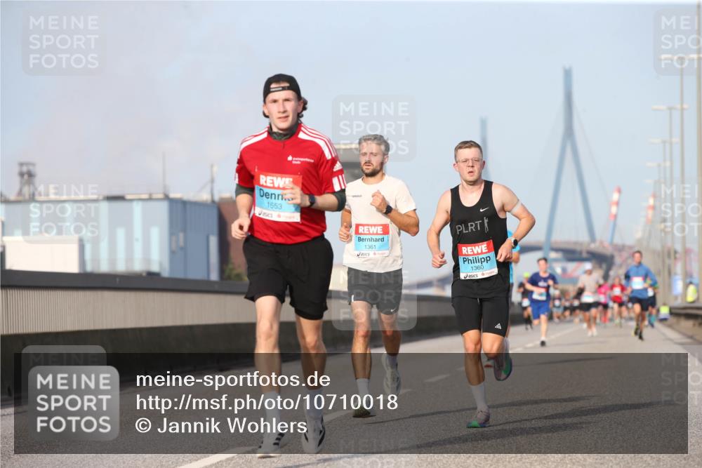 03.10.2026 - Köhlbrandbrückenlauf Jannik Wohlers http://msf.ph/oto/10710018 03.10.2026 09:43:39 Position 3 1553, 1361, 1360 meine-sportfotos.de