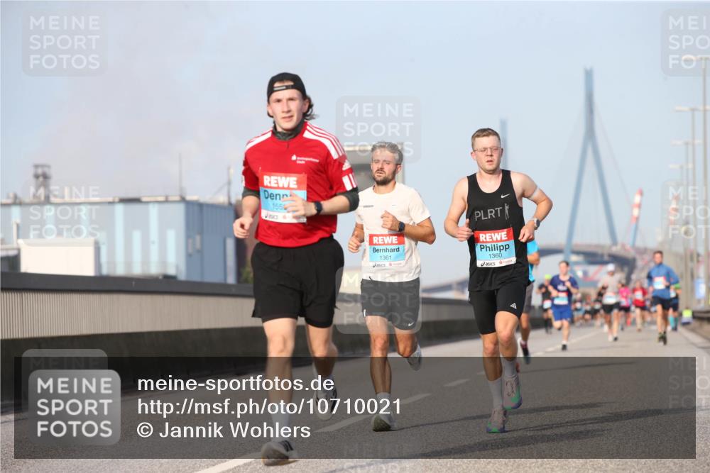 03.10.2026 - Köhlbrandbrückenlauf Jannik Wohlers http://msf.ph/oto/10710021 03.10.2026 09:43:39 Position 3 165, 1361, 1360 meine-sportfotos.de