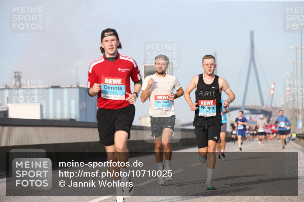 03.10.2026 - Köhlbrandbrückenlauf Jannik Wohlers http://msf.ph/oto/10710025 03.10.2026 09:43:39 Position 3 1553, 1361, 1360 meine-sportfotos.de