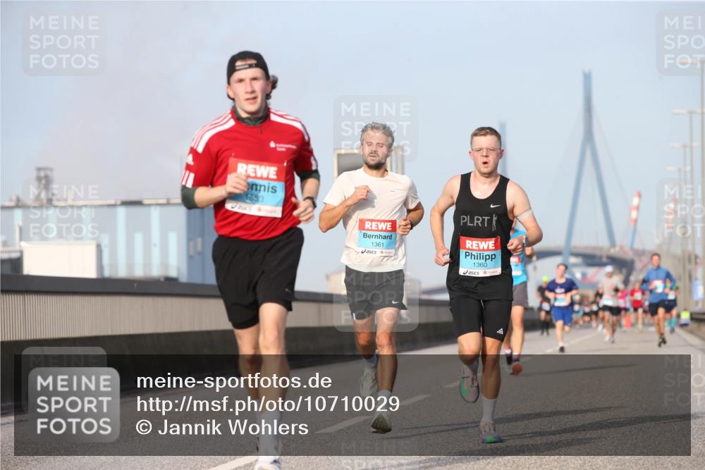 03.10.2026 - Köhlbrandbrückenlauf Jannik Wohlers http://msf.ph/oto/10710029 03.10.2026 09:43:39 Position 3 1653, 1361, 1360, 4 meine-sportfotos.de