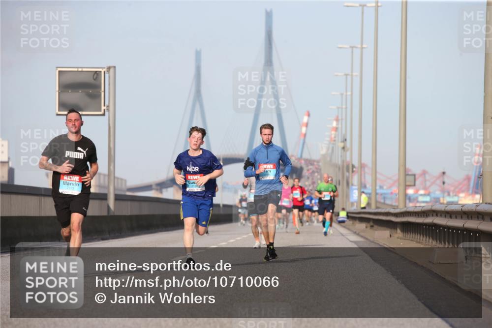 03.10.2026 - Köhlbrandbrückenlauf Jannik Wohlers http://msf.ph/oto/10710066 03.10.2026 09:43:47 Position 3 2373, 215 meine-sportfotos.de