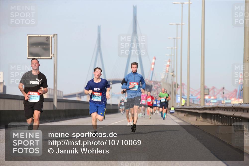 03.10.2026 - Köhlbrandbrückenlauf Jannik Wohlers http://msf.ph/oto/10710069 03.10.2026 09:43:47 Position 3 2373, 2154 meine-sportfotos.de