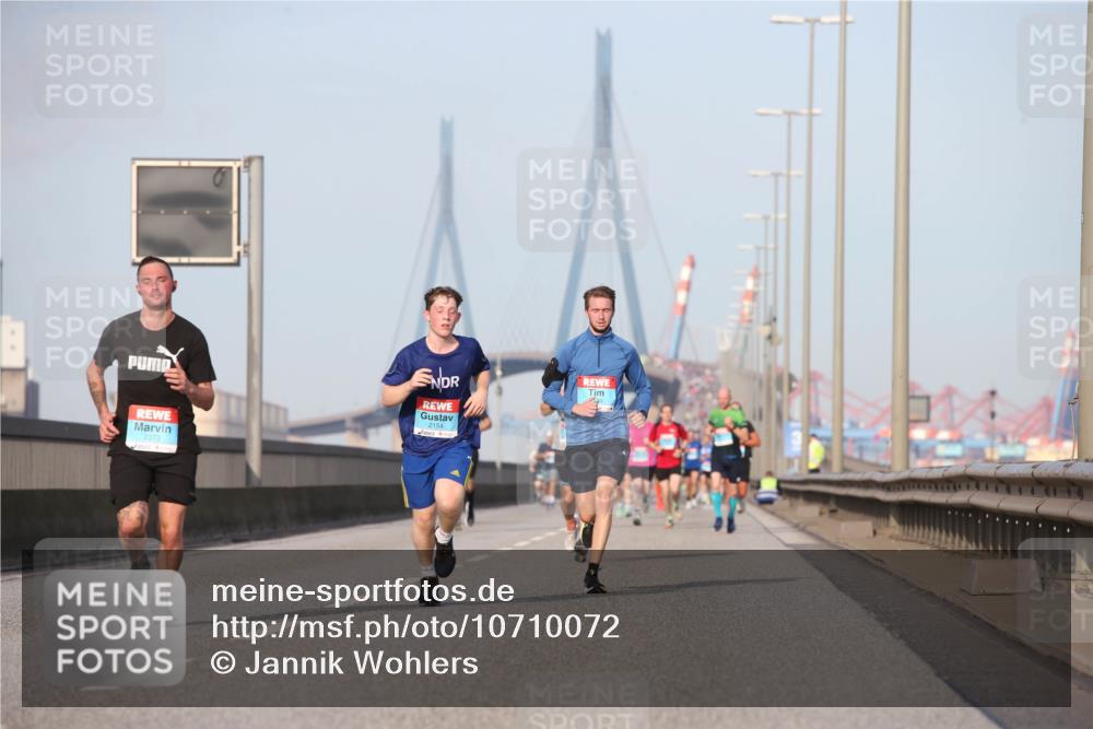 03.10.2026 - Köhlbrandbrückenlauf Jannik Wohlers http://msf.ph/oto/10710072 03.10.2026 09:43:47 Position 3 2373, 2154 meine-sportfotos.de