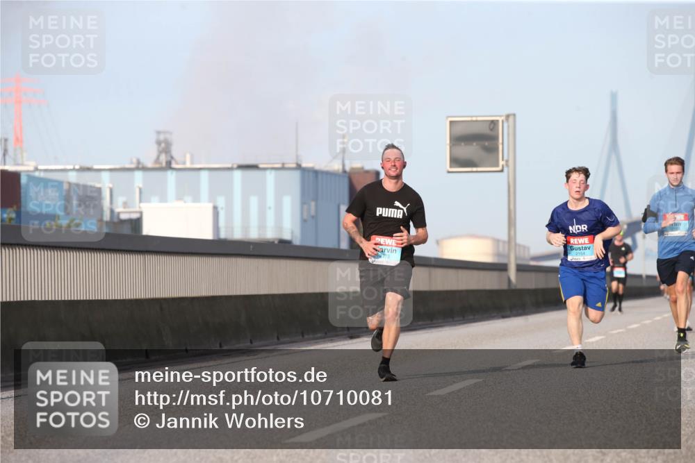 03.10.2026 - Köhlbrandbrückenlauf Jannik Wohlers http://msf.ph/oto/10710081 03.10.2026 09:43:48 Position 3 2373, 2154 meine-sportfotos.de