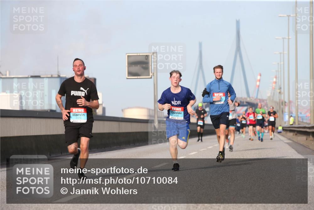 03.10.2026 - Köhlbrandbrückenlauf Jannik Wohlers http://msf.ph/oto/10710084 03.10.2026 09:43:49 Position 3 2373, 2154 meine-sportfotos.de